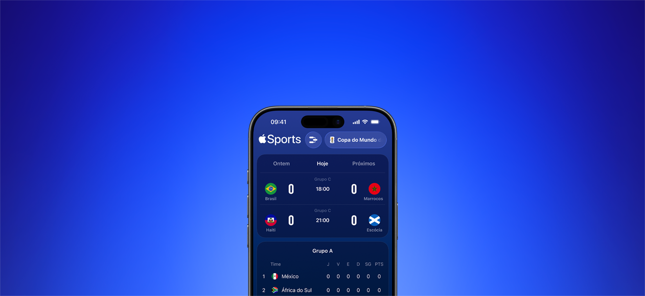 Parte da frente do iPhone 17 Pro, com a tela do app Apple Sports exibindo o placar de vários jogos de futebol e a classificação dos times