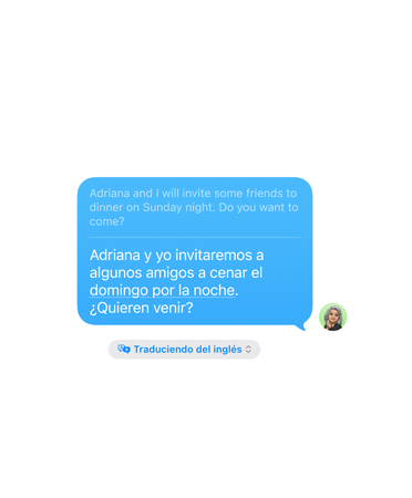 Traducción en Vivo en Mensajes, con el mensaje “Adriana y yo vamos a invitar a algunos amigos a cenar el domingo por la noche. ¿Os animáis a venir?” traducido automáticamente del inglés