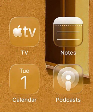 Nærbillede af de nye tonede appsymboler, inklusive Apple TV-appen, Noter, Kalender og Podcasts