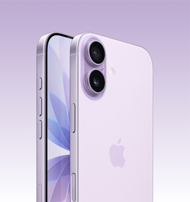 iPhone 17 у лавандовому кольорі з відображенням частини екрана та бічним ракурсом — кнопка дії, кнопка гучності та бічна кнопка. На задній панелі у верхньому лівому куті видно систему двох камер Fusion.