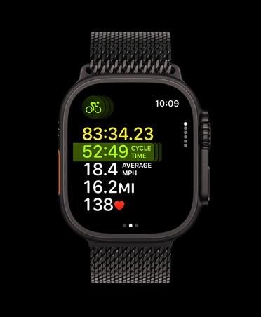 Apple Watch Ultra 3, musta väri, titaanikuori, monilajitreeni, musta milanolaisranneke
