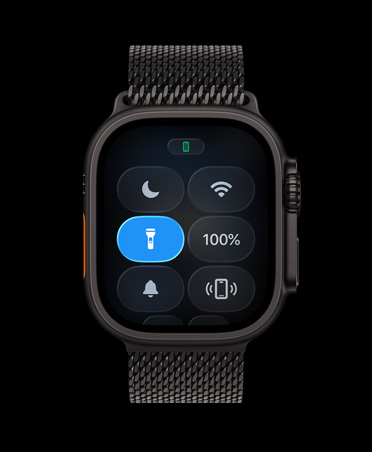 Apple Watch Ultra 3, värinä luonnontitaani, titaanikuori, Ohjauskeskus, Taskulamppu-painike, titaaninen milanolaisranneke, musta väri